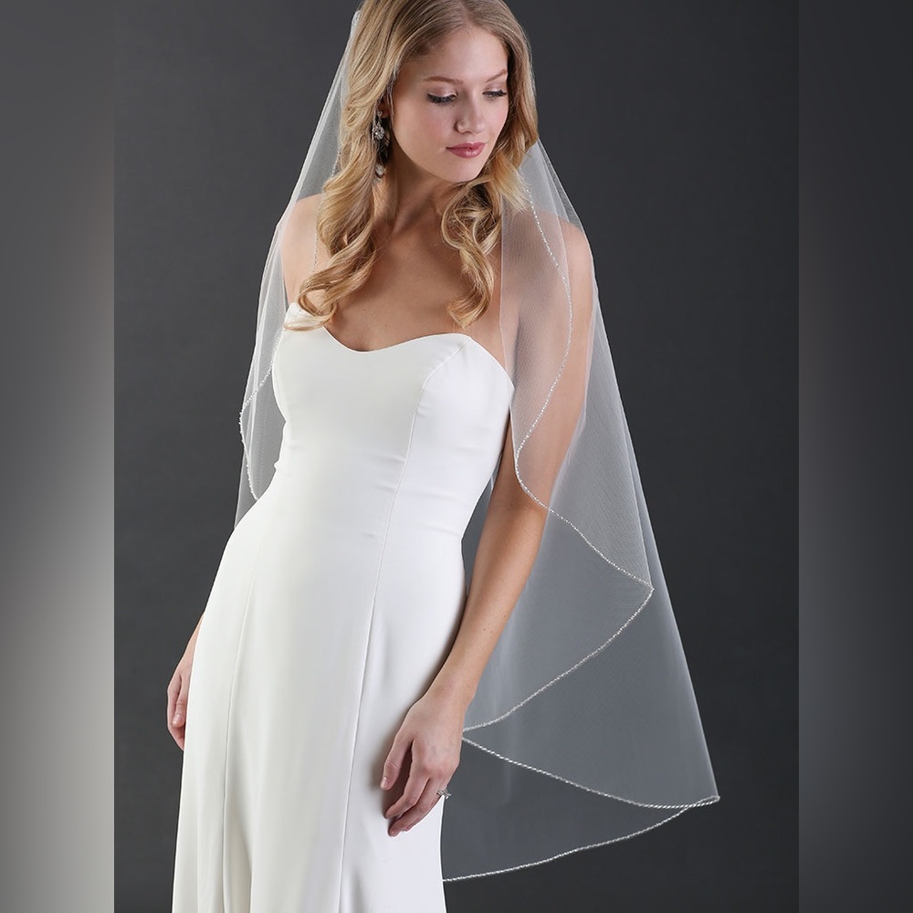 Wedding veil with beaded trim